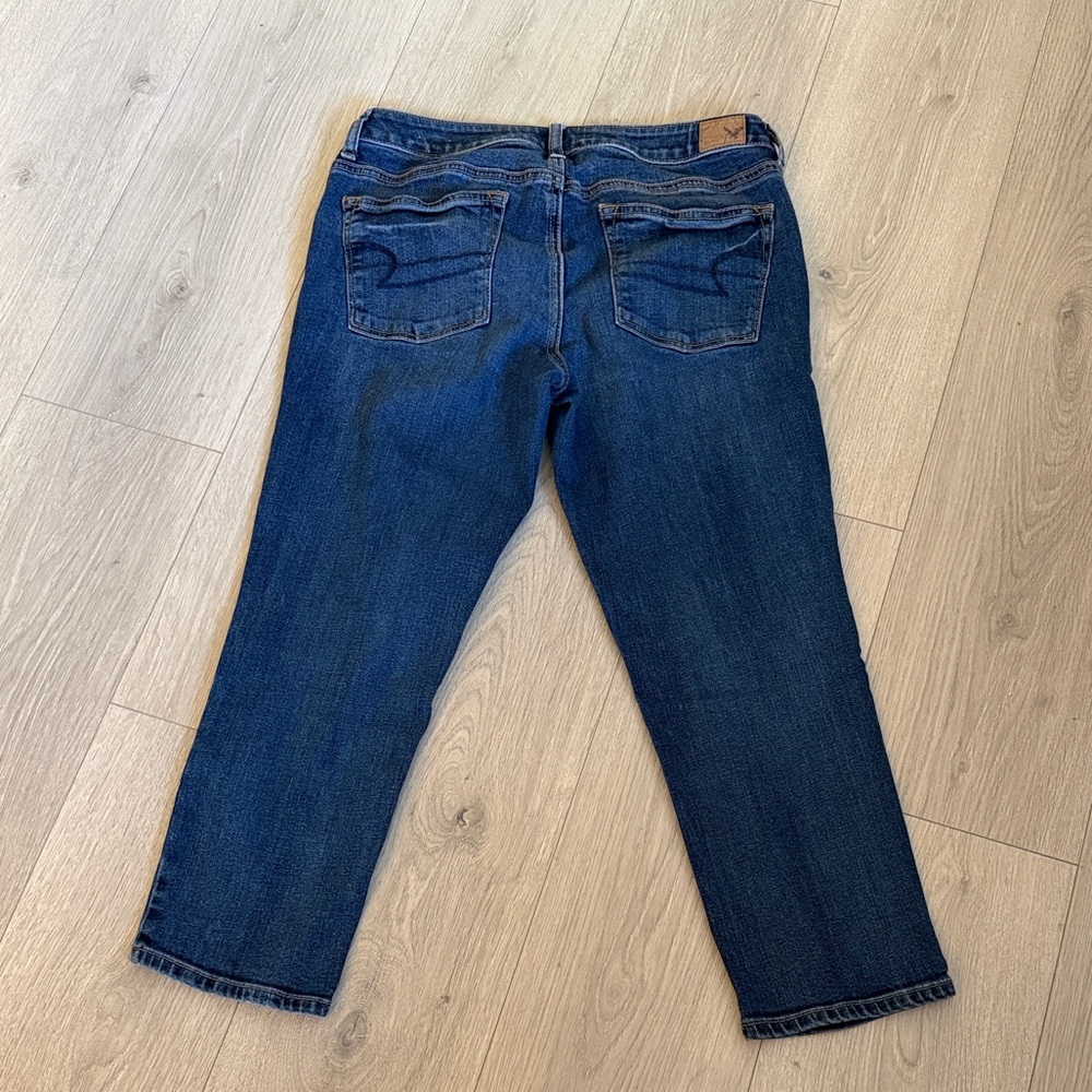 American Eagle Outfitters Medium Wash Women's Ankle Jeans - Picture 2 of 3